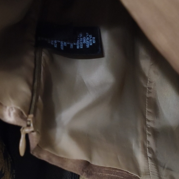 Elegant Black and Gold Patterned Jacket - Picture 6 of 10